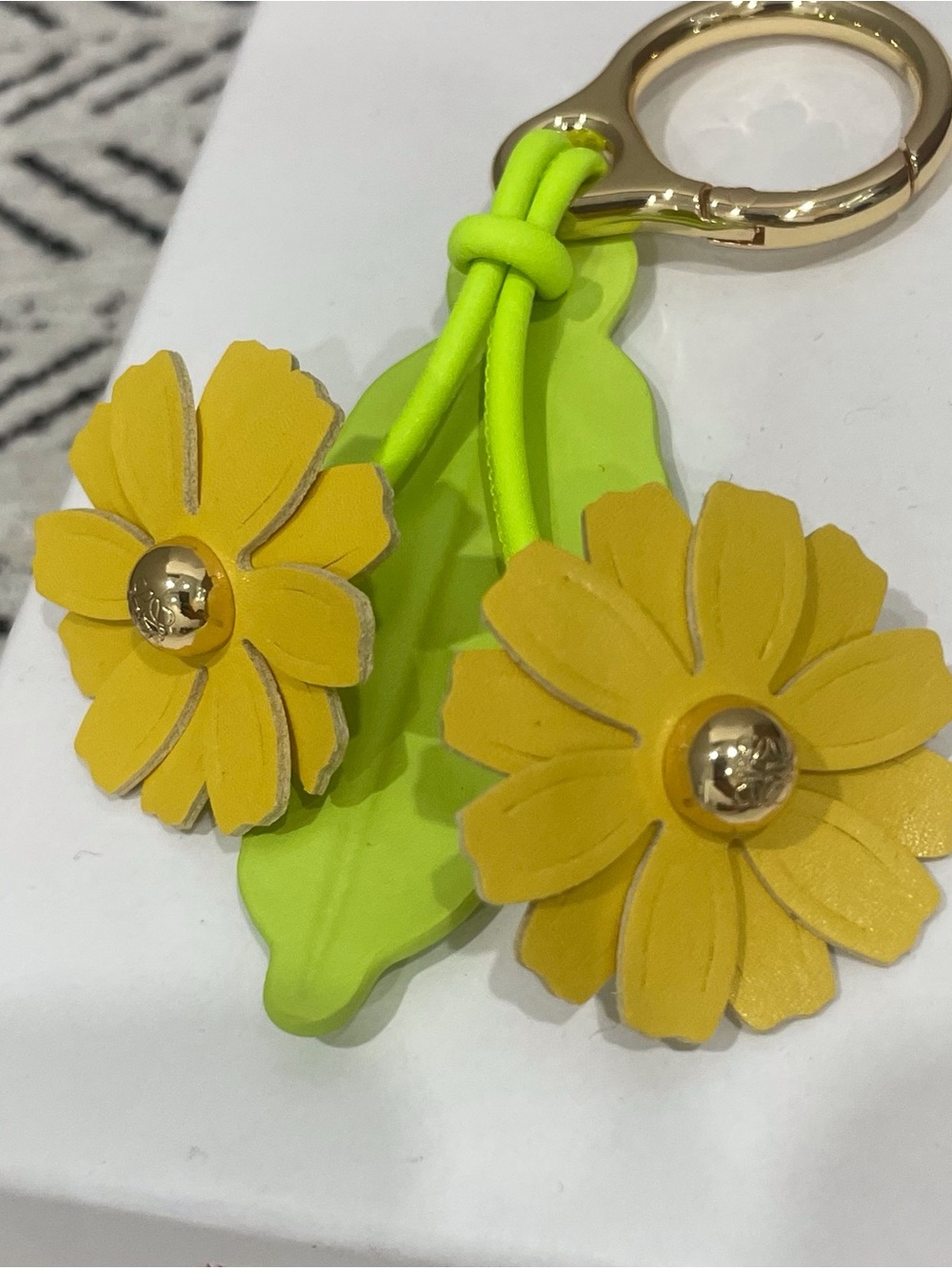 LOEWE Neon Green Leather Keyring with Gold Hardware - Picture 2 of 5